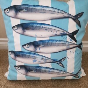 NWOT Mako Design Blue And White Fish Print Pillow